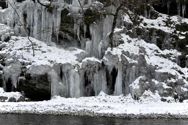 三十槌の氷柱