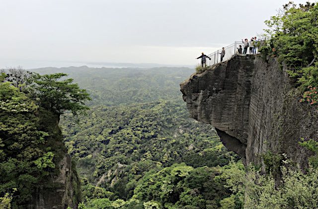 鋸山日本寺〈地獄のぞき〉