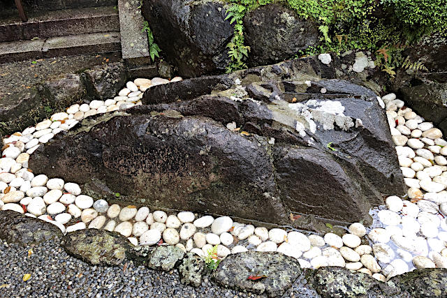 那智大社・烏石