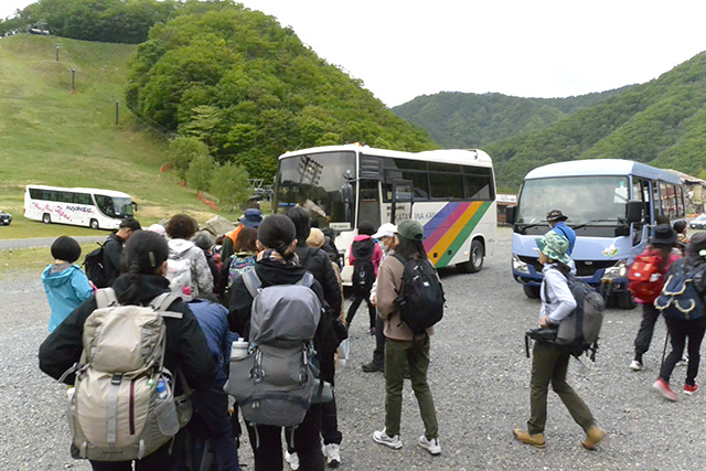 鳩待峠休憩所に到着