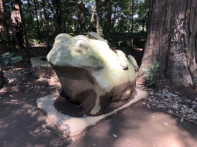 大宝八幡宮・カエル親子石像