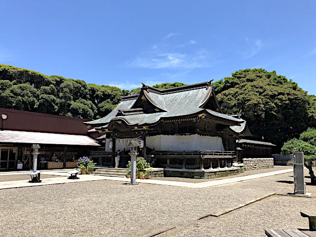 酒列磯前神・拝殿と酒列会館