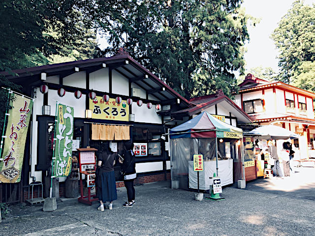 ふくろう茶屋と栃木社務所