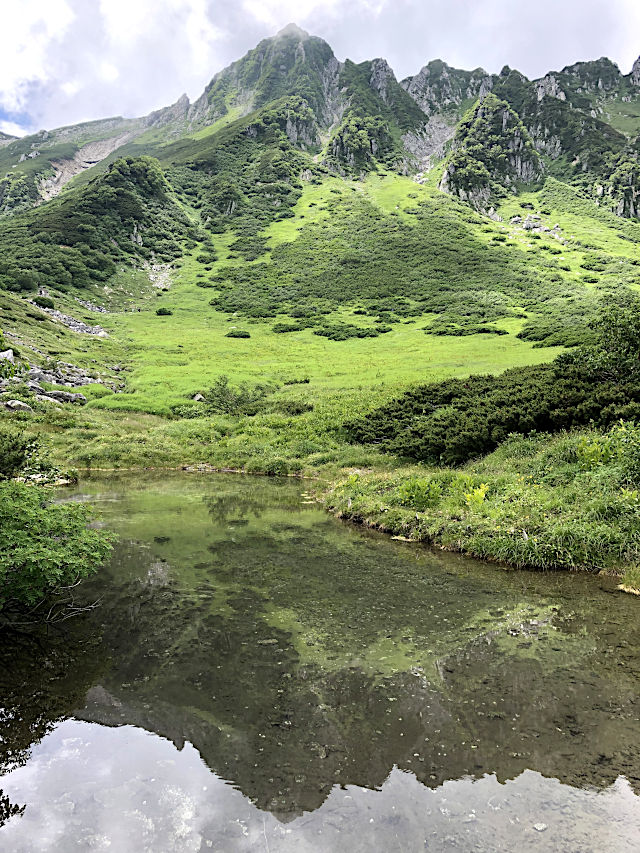 剣ヶ池・逆さ宝剣岳