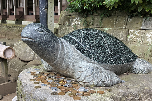 酒列磯前神社の幸運の亀