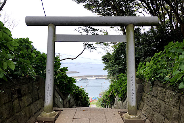 酒列磯前神社の海の見える鳥居