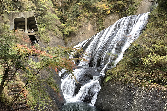 袋田の滝・第1観瀑台と吊り橋