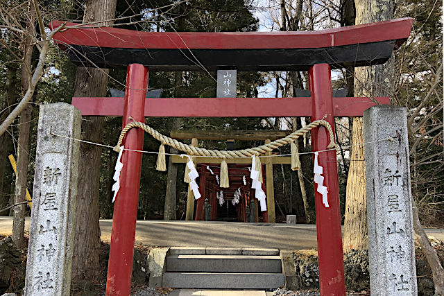 新屋山神社