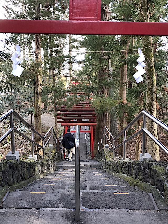 新屋山神社