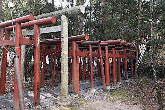 新屋山神社