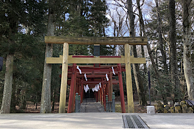 新屋山神社