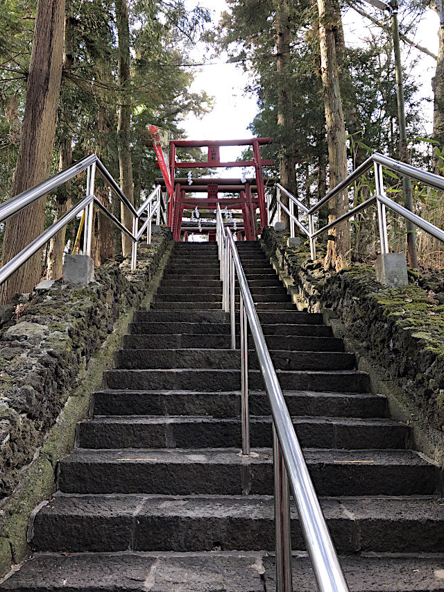 新屋山神社