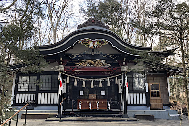 新屋山神社・拝殿