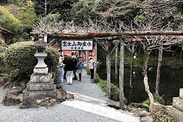 富士山本宮浅間大社・湧玉池