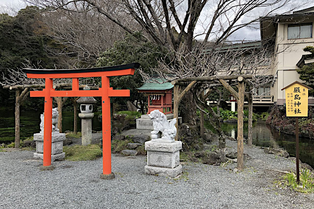 富士山本宮浅間大社・湧玉池の厳島神社