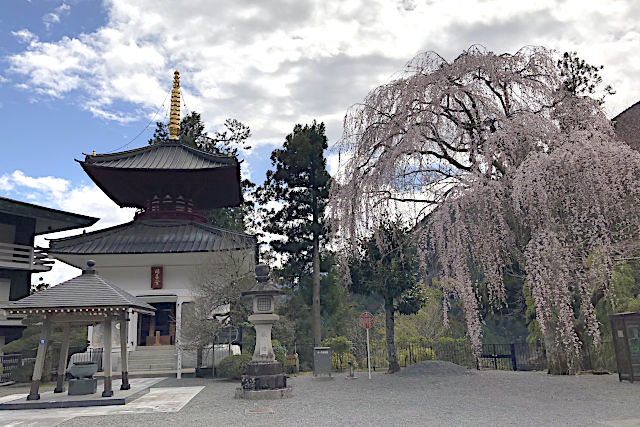 身延山久遠寺・開基堂