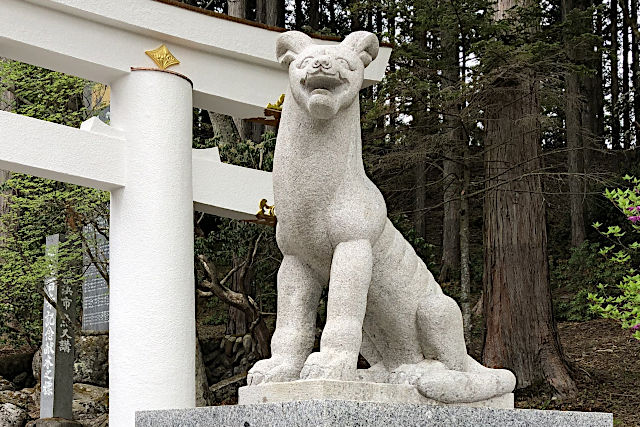 三峯神社・お犬様