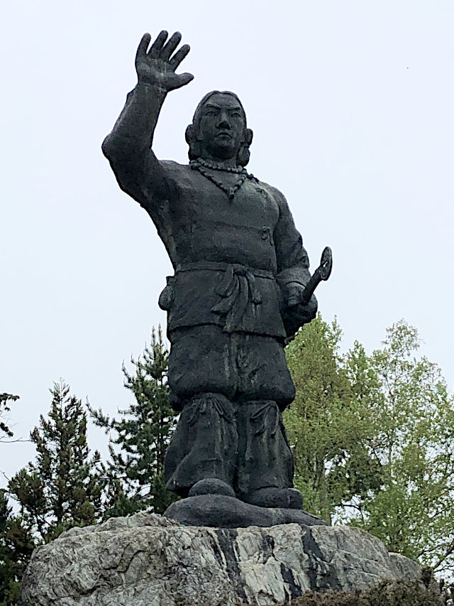 三峯神社・日本武尊銅像