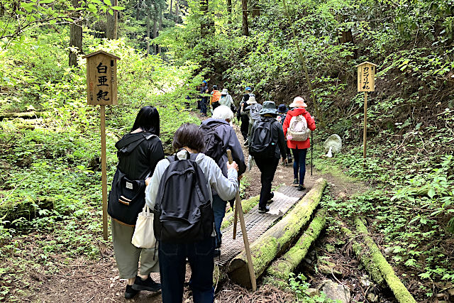 かびれ神宮への表参道