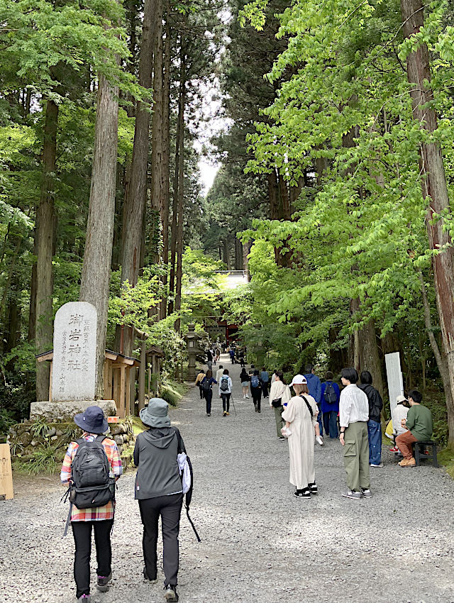 御岩神社・参道