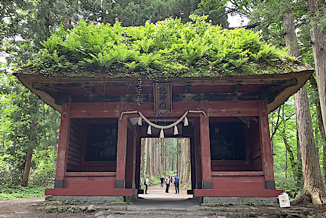 奥社・随神門