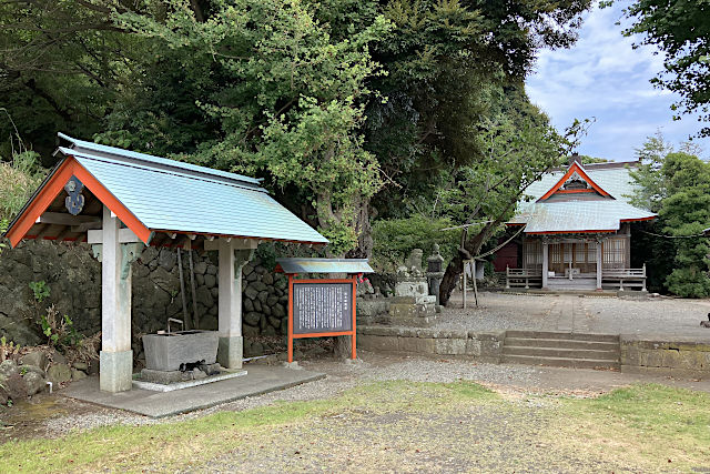 初木神社の境内