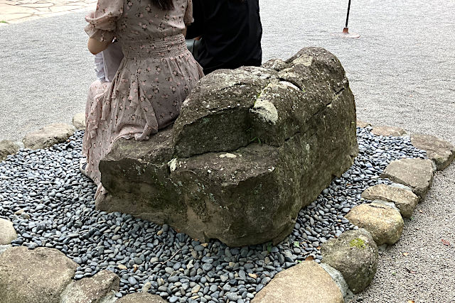 頼朝・正子の願掛け石