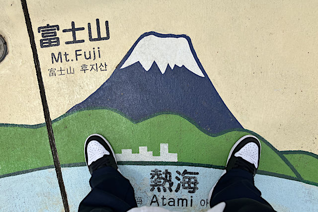 初島灯台の足元標識
