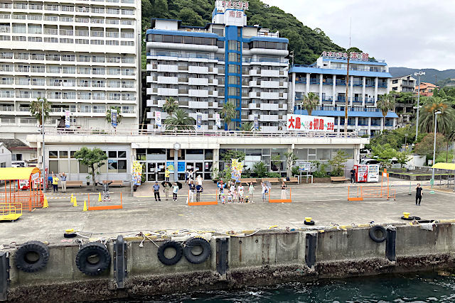 熱海港を出航
