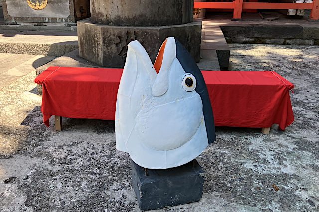 海南神社・マグロ像