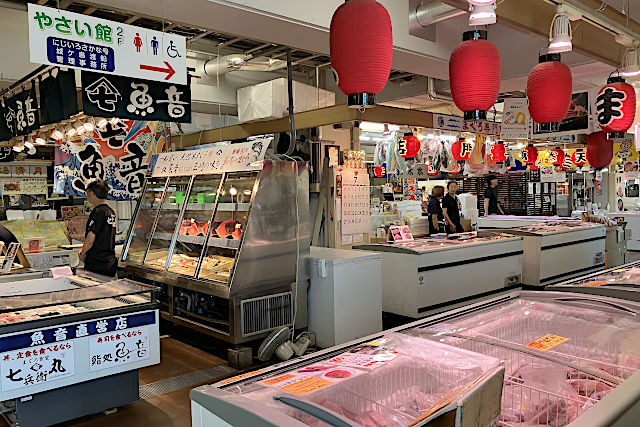 うらりマルシェ・さかな館