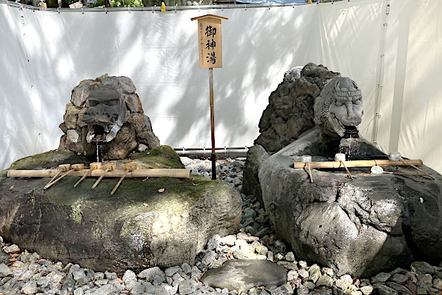 御神湯の手水舎