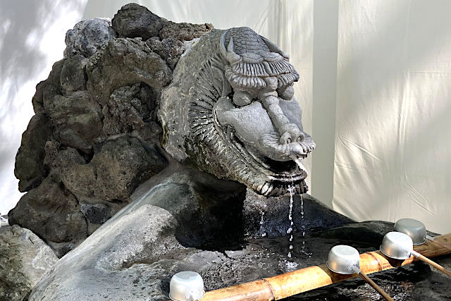 御神湯の手水舎