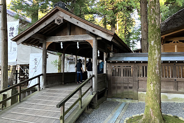 上社・本宮 布橋入口