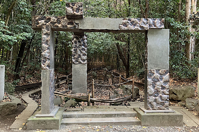 龍蛇神の社への入口