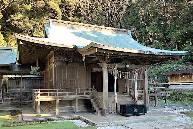 洲崎神社・拝殿
