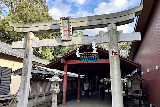 稲荷神社、勝馬神社、相生神社への鳥居
