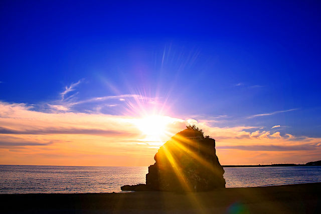 朝日の稲佐の浜