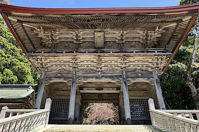 金華山黄金山神社の随神門