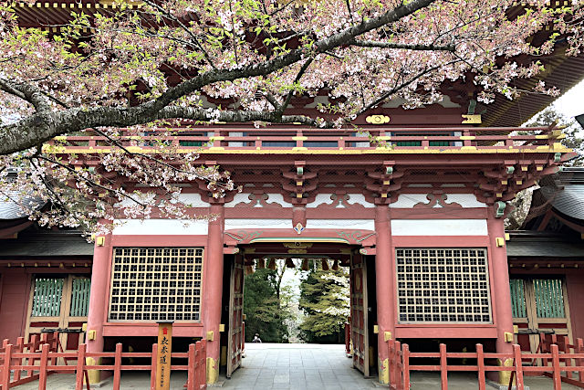 塩釜神社の随身門