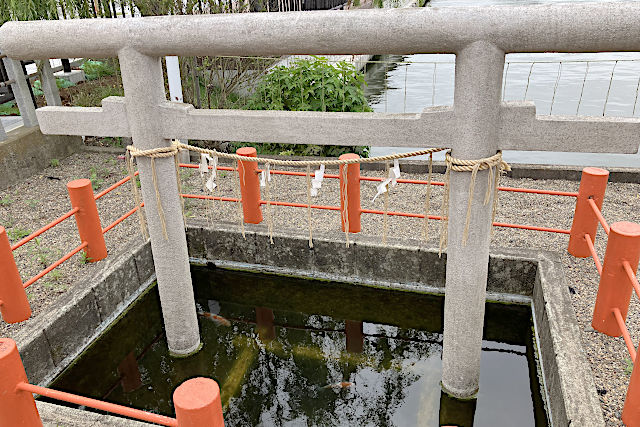 息栖神社の女瓶