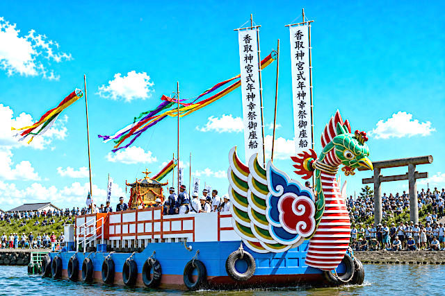 香取神宮の鷁首船