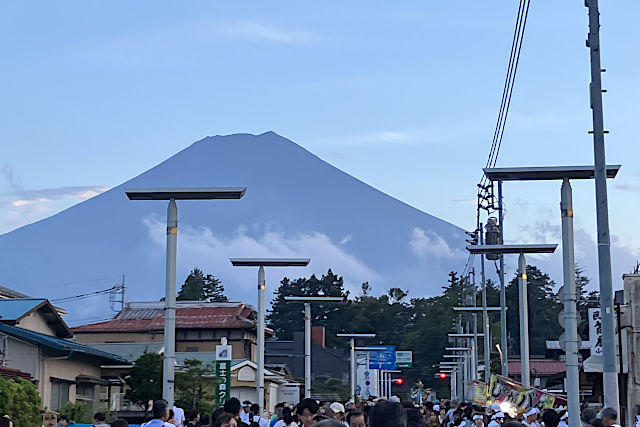 本町通りから富士山を望む