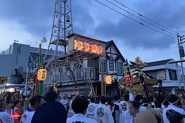 御旅所に到着する神輿