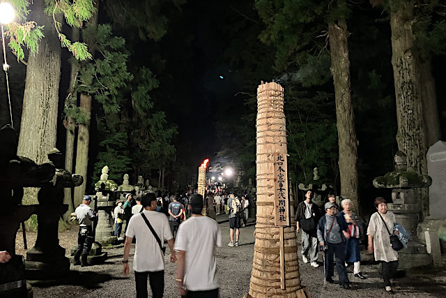 北口本宮冨士浅間神社 参道の大松明