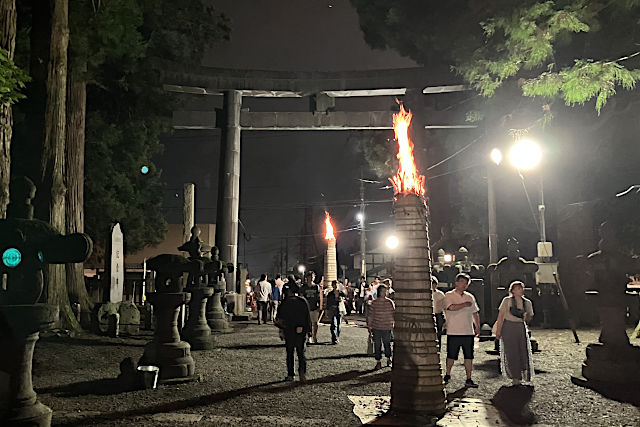 大鳥居と大松明