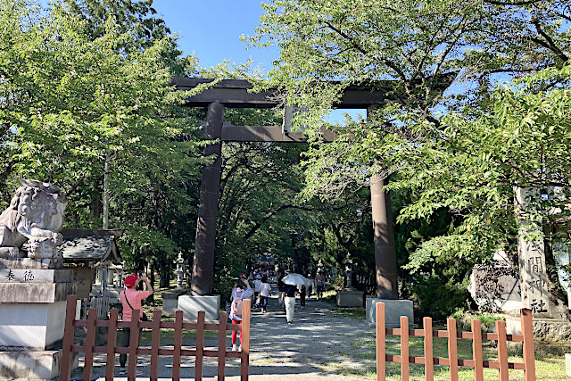 冨士御室浅間神社・大鳥居