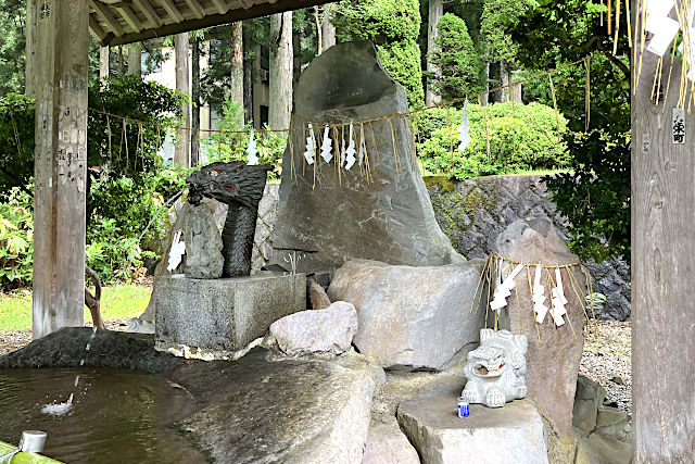 八海山尊神社の手水舎