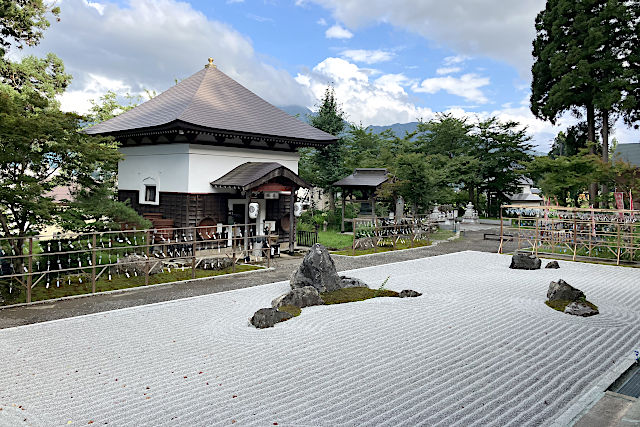 関興寺の経蔵