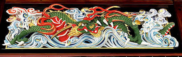 内陣・欄間の透かし彫り